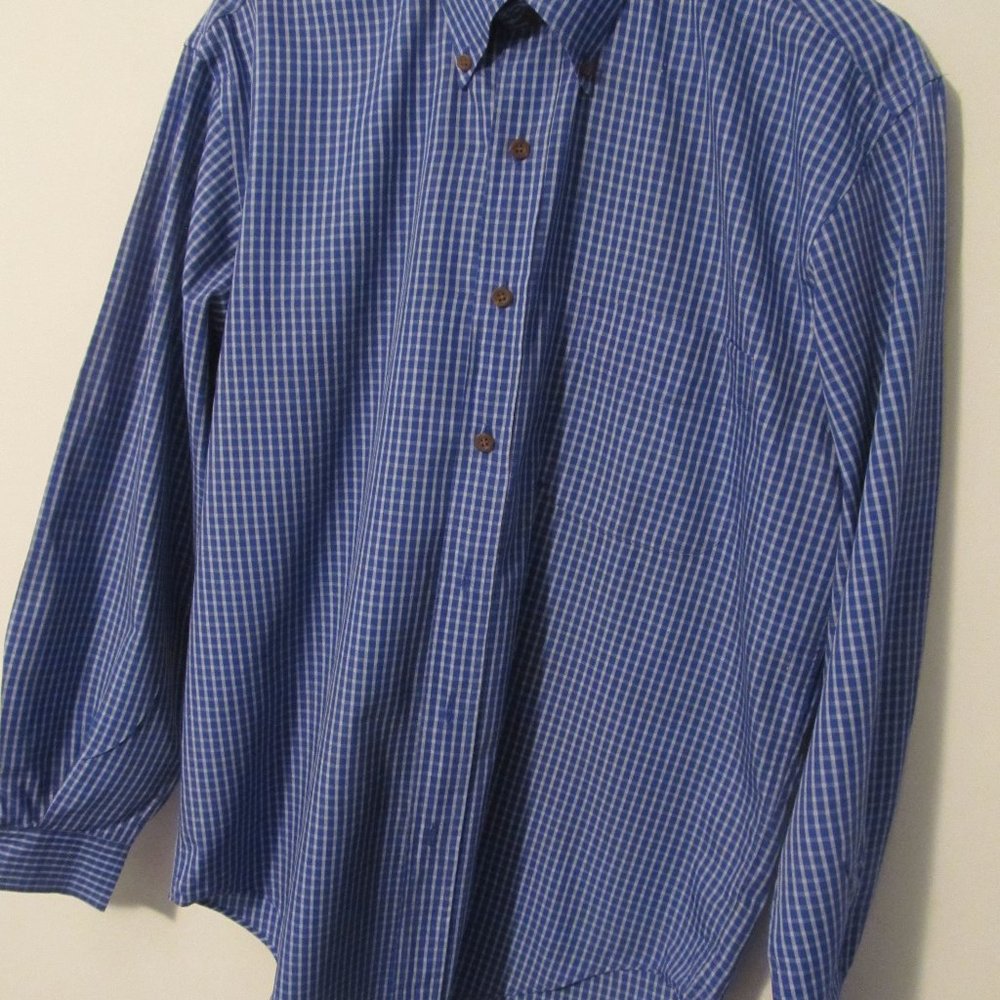 Lightly worn BARNEY NEW YORK Mens Med.